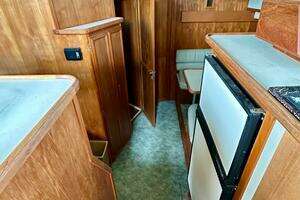 1991 Carver 3807 Aft Cabin thumbnail 24
