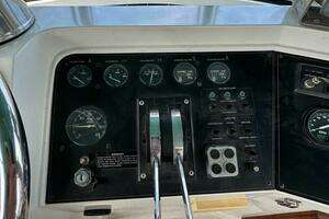 1991 Carver 3807 Aft Cabin thumbnail 15