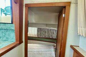 1991 Carver 3807 Aft Cabin thumbnail 30