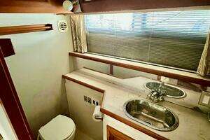 1991 Carver 3807 Aft Cabin thumbnail 34