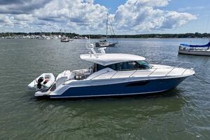 45FT (13.87M) TIARA YACHTS