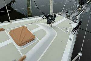 2008 Hylas 46 Center Cockpit thumbnail 11