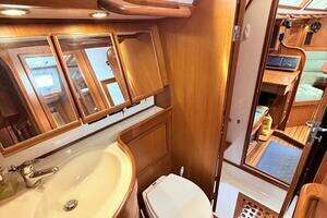 2008 Hylas 46 Center Cockpit thumbnail 34