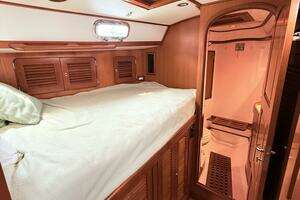 2008 Hylas 46 Center Cockpit thumbnail 35