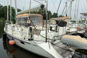 2008 Hylas 46 Center Cockpit thumbnail 6