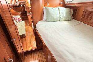 2008 Hylas 46 Center Cockpit thumbnail 37