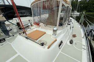 2008 Hylas 46 Center Cockpit thumbnail 19