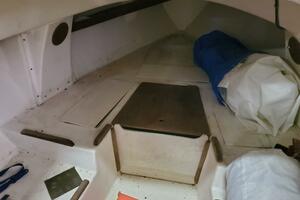 Vee berths with portable head locker
