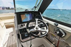 24ft Boston Whaler Yacht For Sale