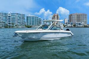 24ft Boston Whaler Yacht For Sale