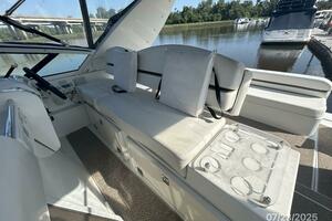 40' Trojan helm benchseat