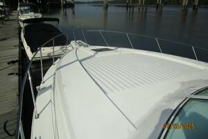40' Trojan foredeck2