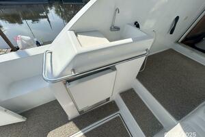 40' Trojan aftdeck wetbar