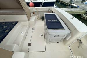 34' Mainship cockpit starboard