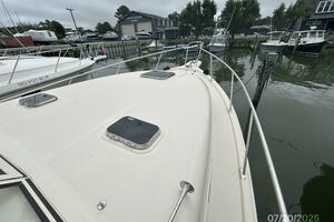 34' Mainship foredeck1