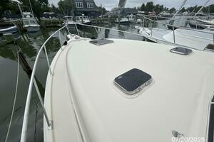 34' Mainship foredeck2