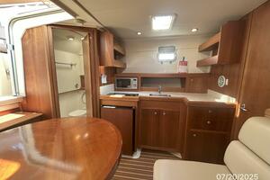 34' Mainship salon port
