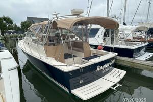 34' Mainship port aft profile