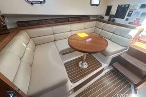 34' Mainship salon starboard seating