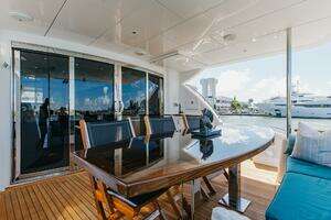 2014 Hatteras 80 thumbnail 11