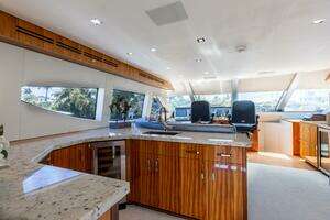 2014 Hatteras 80 thumbnail 47