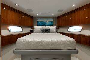 2014 Hatteras 80 thumbnail 45