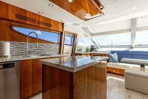 2014 Hatteras 80 thumbnail 29