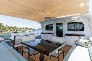 2014 Hatteras 80 thumbnail 46