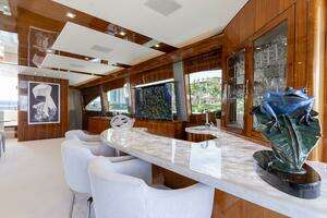 2014 Hatteras 80 thumbnail 34