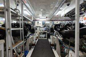 2014 Hatteras 80 thumbnail 80