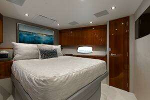2014 Hatteras 80 thumbnail 62