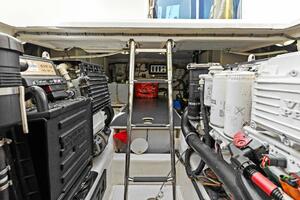 2013 Sabre 38 Salon Express- FIVE O'CLOCK- Engine