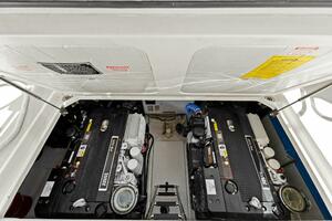 2013 Sabre 38 Salon Express- FIVE O'CLOCK- Engine 