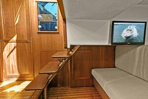 2013 Sabre 38 Salon Express- FIVE O'CLOCK- Salon