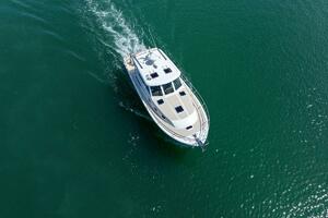 2013 Sabre 38 Salon Express- FIVE O'CLOCK- Profile