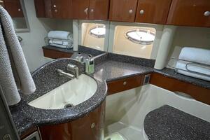 Formula 45 yacht BenThere- Master Head
