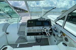 Formula 45 Yacht BenThere- Helm