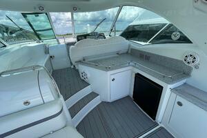 Formula 45 Yacht BenThere- Cockpit Entertainment