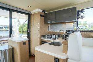 2018 Prestige 500 Flybridge thumbnail 13