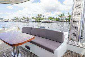 2018 Prestige 500 Flybridge thumbnail 10