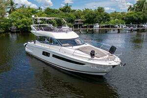 2018 Prestige 500 Flybridge thumbnail 2