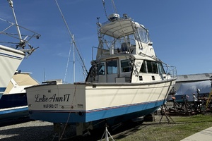 Leslie Ann 35ft Henriques Yacht For Sale
