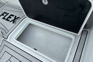 2021 Yellowfin 26 Hybrid thumbnail 32