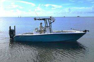 2021 Yellowfin 26 Hybrid thumbnail 1