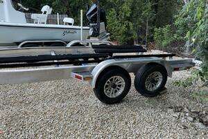 2021 Yellowfin 26 Hybrid thumbnail 41