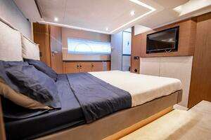 2021 Beneteau Monte Carlo 52 thumbnail 32