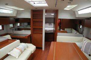 2020 Beneteau Oceanis thumbnail 22