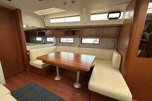 2020 Beneteau Oceanis thumbnail 24