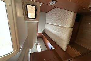 2020 Beneteau Oceanis thumbnail 35
