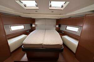 2020 Beneteau Oceanis thumbnail 30